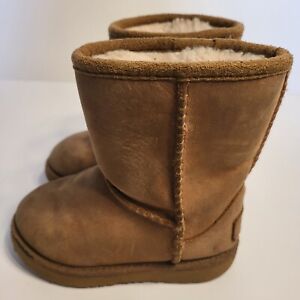 UGG Kids 1019646T Classic Short ll leather Boot Size 8 Chestnut