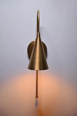 Apliques de pared italianos para dormitorio o sala de estar, aplique de pared de latón hecho a mano único Foto 1 de 4