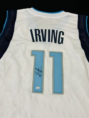 Camiseta deportiva de baloncesto firmada por Kyrie Irving Dallas Mavericks certificado de autenticidad Foto 1 de 4