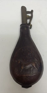 Antiker Kupfer Schwarz Pulver Flachmann Leder Hunde Natur Szene - Bild 1 von 8