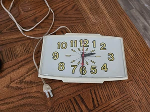 Timex Vintage 1970’s Electric Plug In Wall Clock white trim USA Approx 8.5 x 5” - Picture 1 of 3