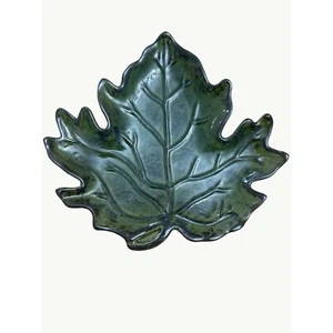 VINTAGE CERAMIC Dark GREEN MAPLE LEAF DISH Unmarked 8 inches across - Picture 1 of 3