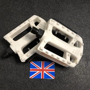 NOS VP870 Vintage White Plastic Mountain Bike Pedals CatEye Removable Reflectors - Picture 1 of 6