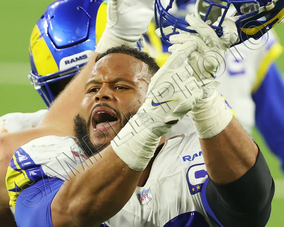 AARON DONALD RING FINGER SUPER BOWL LOS ANGELES RAMS CHAMPIONS 8X10 PHOTO - Image 1 of 1