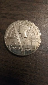 Great Britain 2001 28.28g Silver 5 Pound Coin Victoria 100th Anniversary - Picture 1 of 2