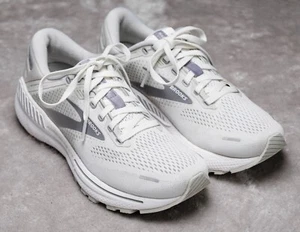 Brooks Adrenaline GTS 22 White Gray Running Shoes Sneakers Womens Size 7.5 - Picture 1 of 19