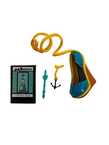 Monster High Mad Science Lagoona linker Schuh rechter Ohrring Buch & Stift Ersatz - Bild 1 von 5