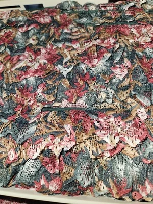 Vintage Lot Of 36 Yards Of  1.5" Abstract Print Lace Like Poly Scalloped Trim - Image 1 of 4