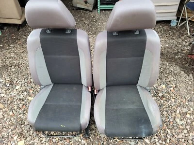 2007 斯巴鲁 Impreza WRX 座椅套装司机和乘客灰色和黑色手册  — 第 1/4 张图片