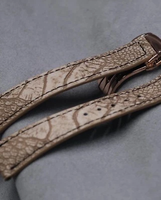 Correa de reloj hecha a mano de cuero con piel de patas de avestruz marrón de madera Foto 1 de 4