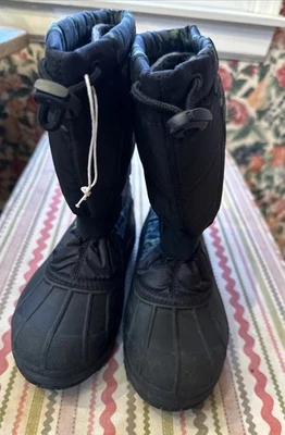 Bota de nieve de invierno Columbia Powderbug negra verde aislada geométrica para niños talla 2 Foto 1 de 4