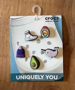 Crocs Young At Heart 5 pezzi JIBBITZ ciondoli scarpe narvalo avocado cappello sushi NUOVO - Foto 1 di 4