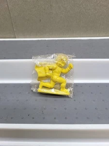 Kellogg's Rice Krispies Cereal RARE Snap Running Yellow Figure Original package - Picture 1 of 4