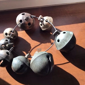 Vintage verschiedene Größen Messing Schlitten Glocken 8 Stück - Bild 1 von 7