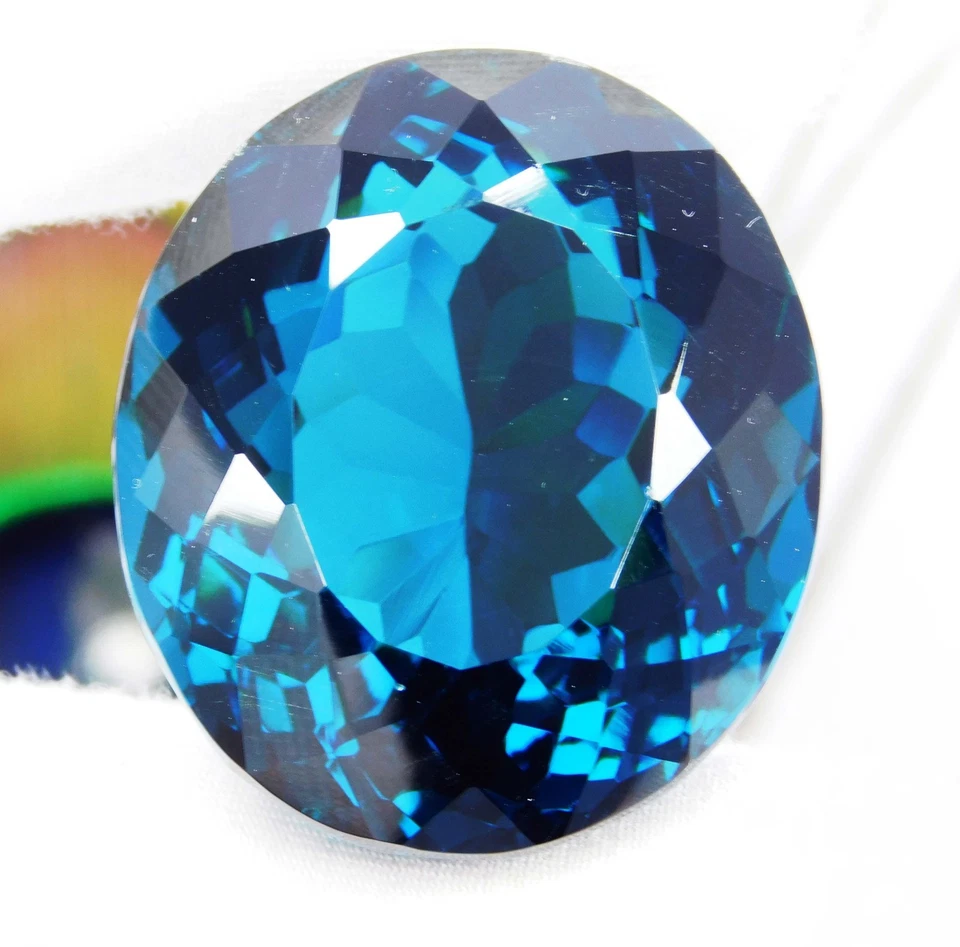 Piedra preciosa de corte ovalado granate tsavorita azul natural Kenia natural de 121,20 quilates certificada Foto 1 de 4