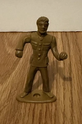 Figura de juguete de plástico vintage soldado de la Segunda Guerra Mundial de la Unión Soviética por MPC 2 3/4" #23 Foto 1 de 3