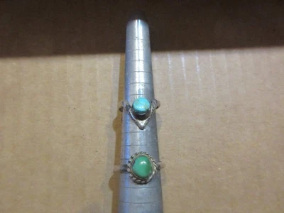 VINTAGE PAIR OF HANDCRAFTED TURQUOISE 925 RINGS SIZE 4 & 6 - Image 1 of 3
