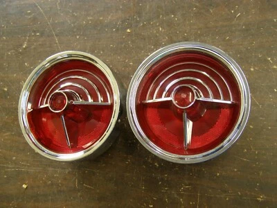 Nuevo de Lote Original Oldsmobile 1961 Olds 98 Luz Trasera Lámpara Lentes Biseles Dinámico Starfire Foto 1 de 4