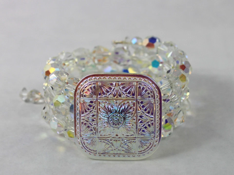 Pulsera Botón Cristal Aurora Borealis y Vidrio Checo Hecha a Mano ÚNICA EN SU CLASE Artesana Foto 1 de 4