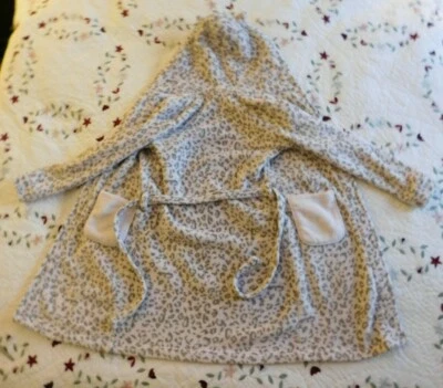 Bata con capucha Forever 21 Kids talla 11/12 rosa claro y marrón leopardo polar Foto 1 de 4