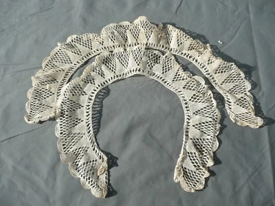 dentelle ancienne festonnée pour faire col - Photo 1/3