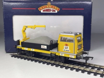 Bachmann 36-150 Motorised Plasser OWB 10 With Crane BR Yellow - OO Gauge - Image 1 of 4