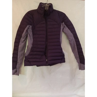 Chaqueta Lululemon Púrpura Plumón Relleno Agujero para el Pulgar Abrigo Atlético Ligero Foto 1 de 4