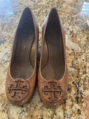 Tory Burch Pump 6 M Sally Gray Suede Brown Leather Monogram Wedge Heel - Image 1 of 2