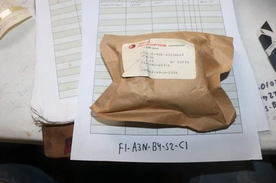 NOS Bell 212 轴承外壳衬垫 212-040-207-1 3130-00-400-8523 — 第 1/4 张图片