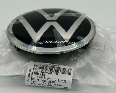 NUEVO EMBLEMA PLACA PARRILLA DELANTERA ORIGINAL VOLKSWAGEN GOLF TAOS JETTA GTI 5H0853601H Foto 1 de 4