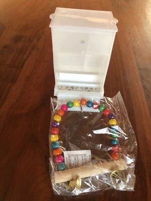 Automatischer Futterspender Vögel Wellensittiche Kanarien Zubehör Schaukel Neu - Bild 1 von 4