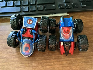 2 Marvel 2000 twist and turn spiderman monster car monster truck - Picture 1 of 4