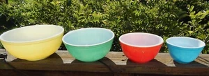 Vintage Pyrex Primär Rührschüssel Set - helle, lebendige Farbe 4 Stück - Bild 1 von 4