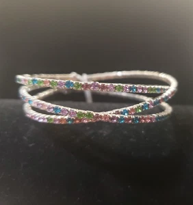 NEW CRYSTAL AVENUE MULTICOLOR FLEXIBLE BRACELET, GOLDTONE, CRYSTALS, NWTS $15.99 - Picture 1 of 7