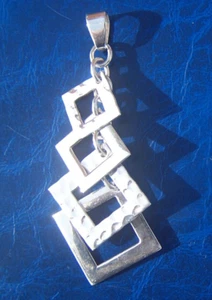 VINTAGE MODERNIST 925 HALLMARKED HAMMERED SILVER SQUARES DROP PENDANT IN VGC - Picture 1 of 8