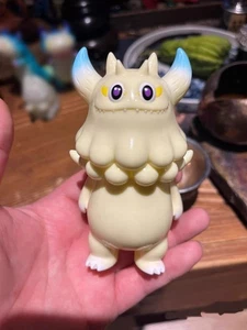 T9G RANGEAS JR THE LITTLE HUT Beige Blue Limited Soft Vinyl Figure Sofubi Model - Picture 1 of 2