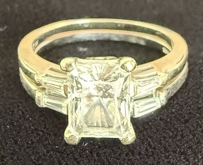 Anel de noivado simulado 2,09 CT TW Diamond Nexus com pulseira de aninhamento ouro 14K com - Imagem 1 de 4