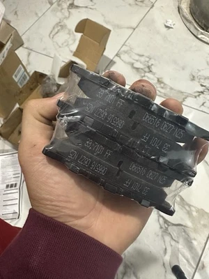 NEW OEM Mazda 2014-2018 Mazda3 Front Disc Brake Pads Set Genuine BJY7-33-28ZA - Image 1 of 4