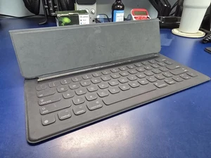 Apple iPad Folio Keyboard (iPad Pro 12.9in 1st & 2nd Gen) - Picture 1 of 4