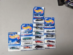 Lotto di 15 Hot Wheels '97 '98 '99 2000 prime edizioni NUOVE - Foto 1 di 5