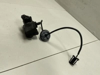 VOLKSWAGEN JETTA SEDÁN 2014 LLENADO DE COMBUSTIBLE CERRADURA DE PUERTA ACTUADOR DE LIBERACIÓN DE FÁBRICA Foto 1 de 4