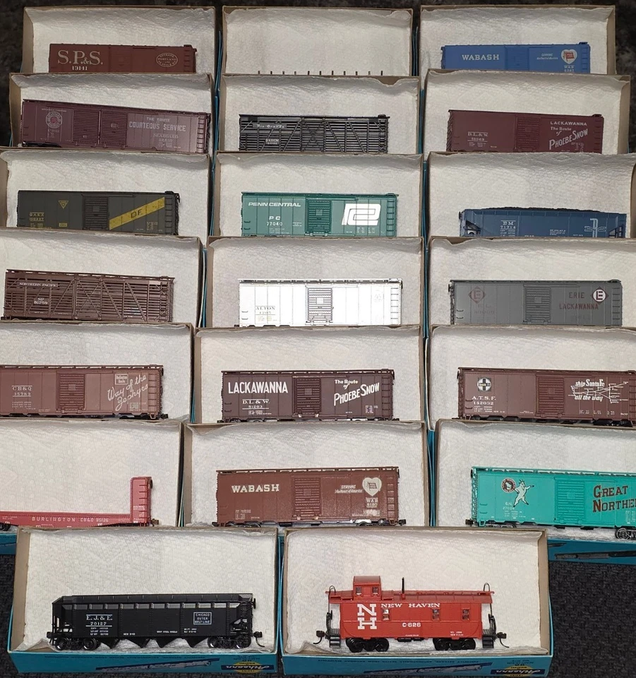 ATHEARN 20 PIECE FREIGHT CAR LOT,ALL GREAT CONDITION,KADEES & BOXES - Image 1 of 1