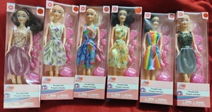 6 Just Pretending stilvolle bewegliche Puppen mit Zubehör Haut weiß Sammlerstück - Bild 1 von 11