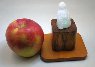 古色古香的中国雕刻Jadeite Jade布达雕像-最佳优惠 — 第 1/4 张图片