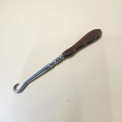 Gancho de botón de metal vintage mango de celuloide marrón zapato victoriano herramienta 6" Foto 1 de 4