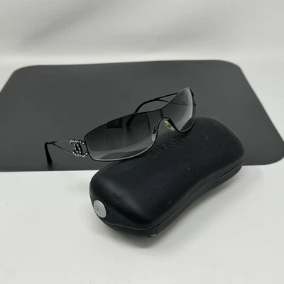 Gafas de sol CHANEL protector parasol estrás marca CoCo negro 4072 degradado Foto 1 de 4