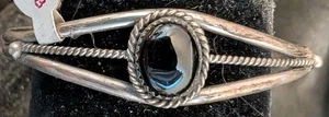 Vintage Navajo Sterling Silver Twisted Wire Black Onyx Woman's Bracelet Sz 5.25" - Picture 1 of 5