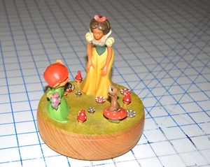 Walt Disney & Anri carved Snow White music box music does not play - Picture 1 of 4