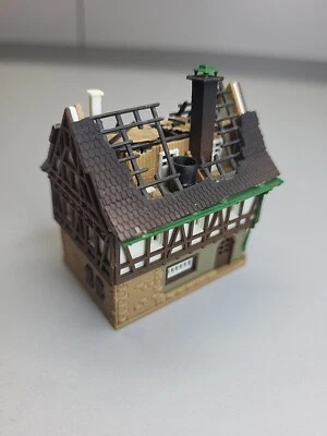 VOLLMER Z SCALE HOUSE ON FIRE STRUCTURE  9538 Fully Assembled  - Image 1 of 4