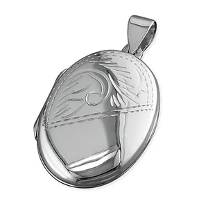 Sterling Silver Large Oval shaped Half Engraved Half plain Locket 5.62g - Picture 1 of 2
